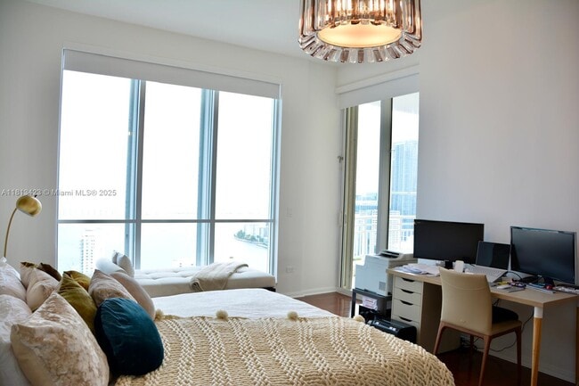 Building Photo - 848 Brickell Key Dr
