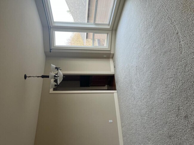 Building Photo - 15715 SE Bybee Dr