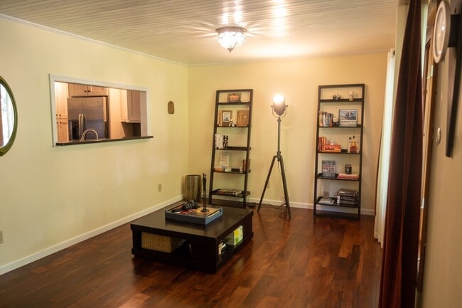 Building Photo - Avon Crest Niskayuna