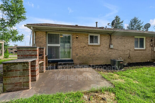 Building Photo - 833 Malabu Dr