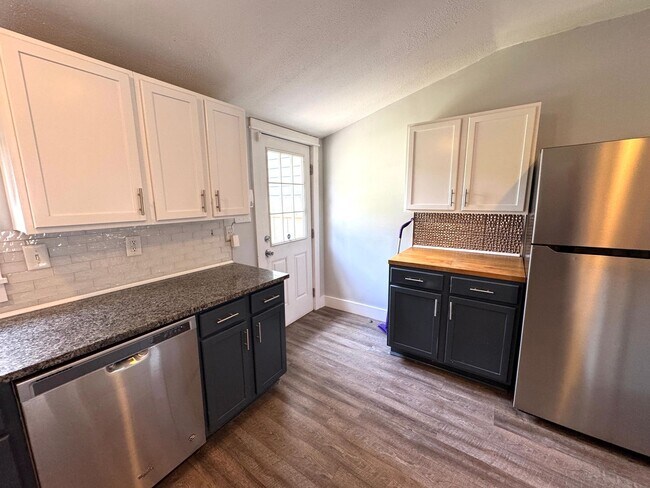 Building Photo - 1242 Cottage Ave