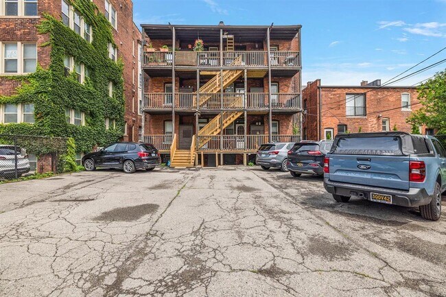 Building Photo - 469 W Willis St