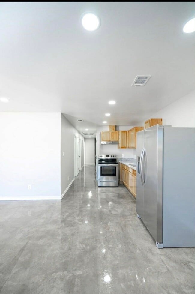Building Photo - 1301 Dolph St