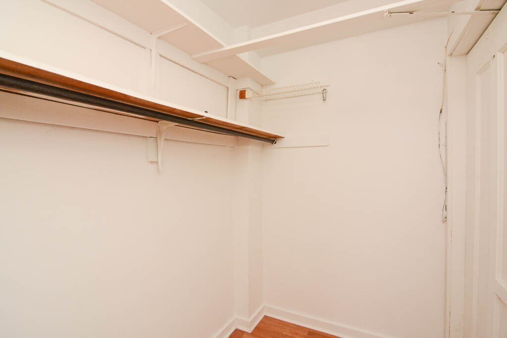 Building Photo - 941 W Carmen Ave