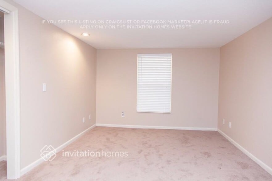 Building Photo - 3308 17th Ave W