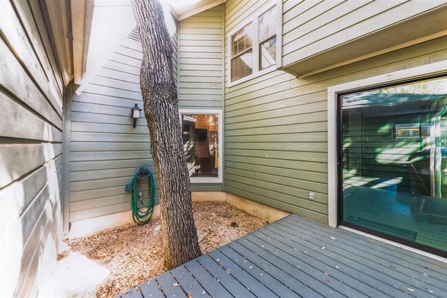 Building Photo - 5704 Sam Houston Cir