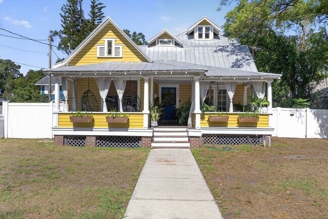 Building Photo - Stunning 4-bedroom home in Tampa! (Bonus room)