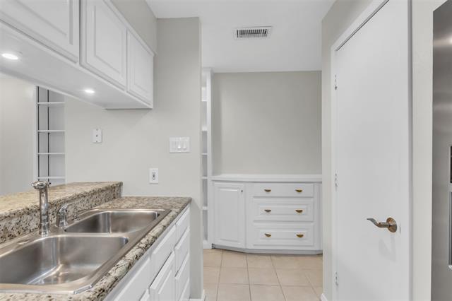 Building Photo - 6352 Lakeshore Dr