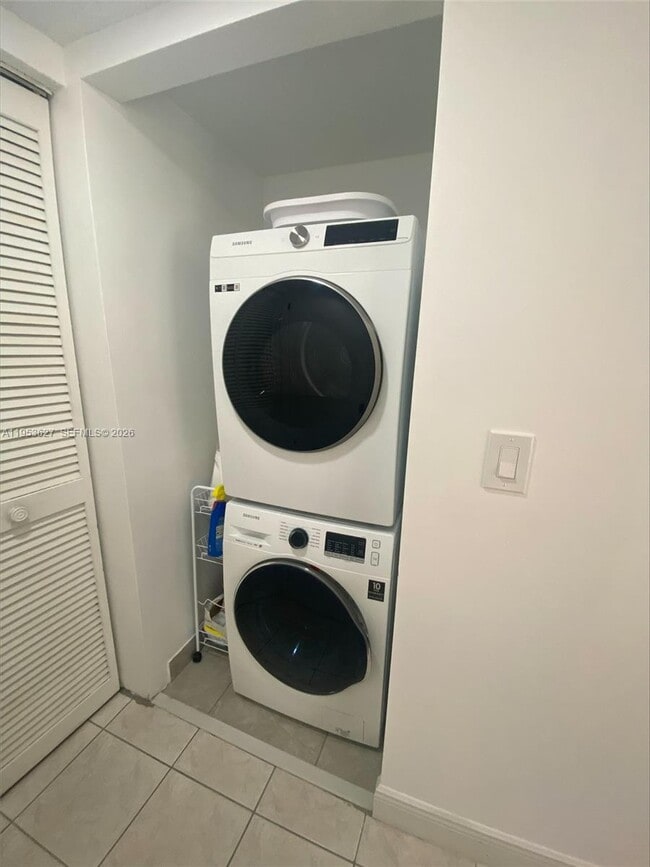 Building Photo - 6131 NW 43rd Ave