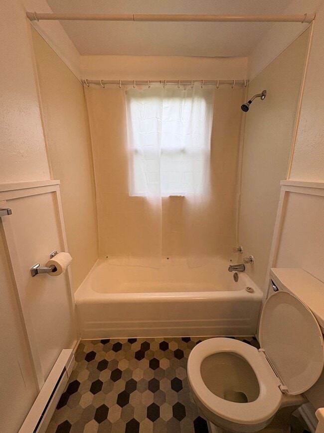 Building Photo - Adorable two bedroom, one bath house!