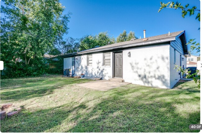 Building Photo - ASK ABOUT OUR VALENTINES DAY MOVE-IN SPECI...