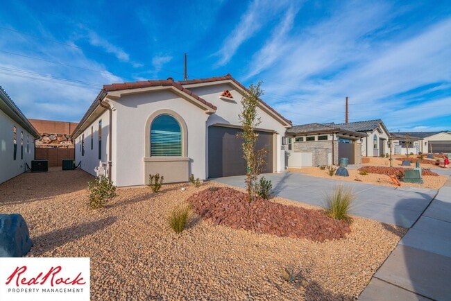Building Photo - St. George 3 Bedroom Single-Level Home–$30...
