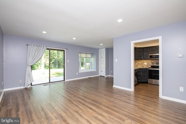 Building Photo - 322 Kings Croft Dr