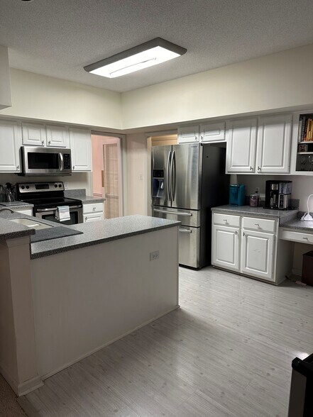 Building Photo - 100 Hebride Ct