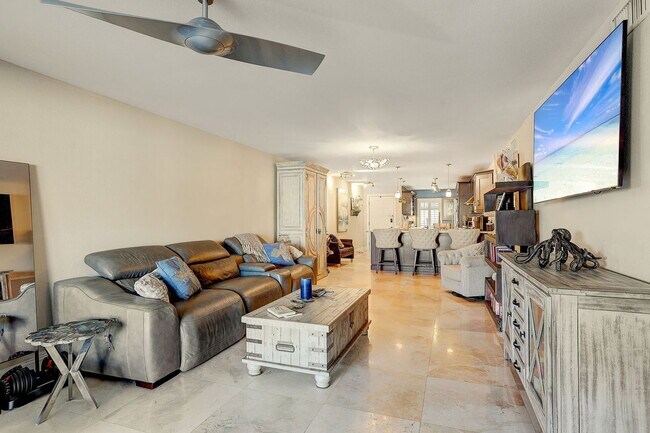 Building Photo - 4770 Brittany Dr S