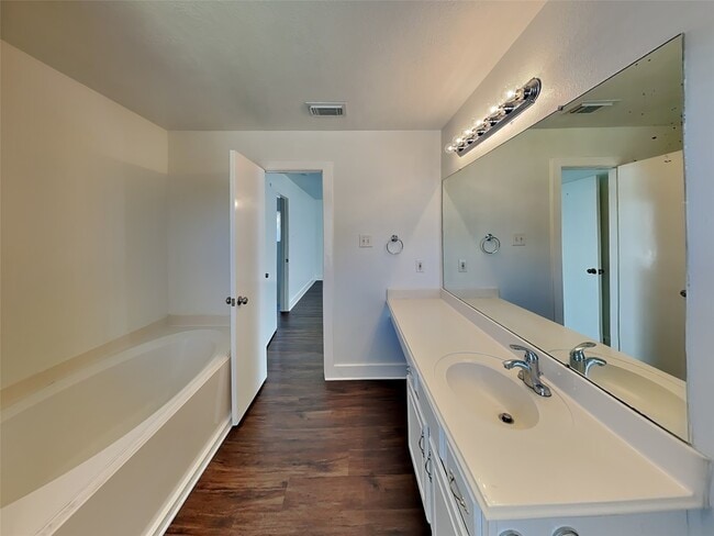 Building Photo - 5011 Westfield Village Dr