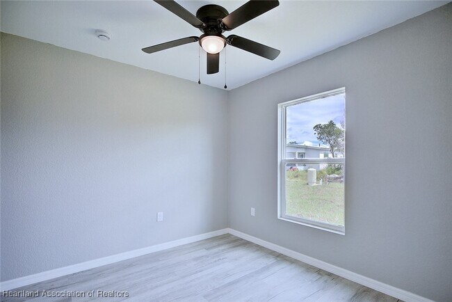 Building Photo - 1527 Chatsworth St