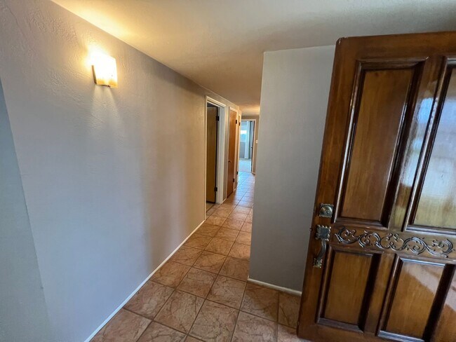 Building Photo - 723 S California St