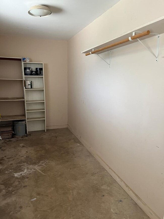 Building Photo - 612 Bluebonnet Dr