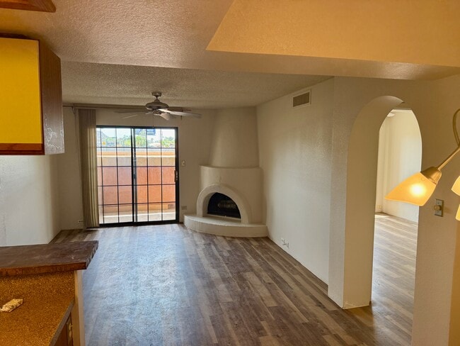 Building Photo - 10410 N Cave Creek Rd