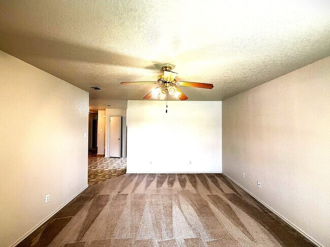 Building Photo - 5208 Lauren Lea Dr
