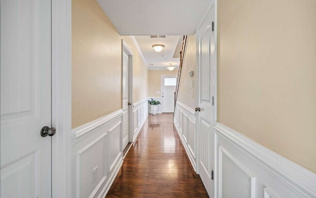 Building Photo - Spacious 3-Bedroom/3.5 Bathroom End-Unit T...