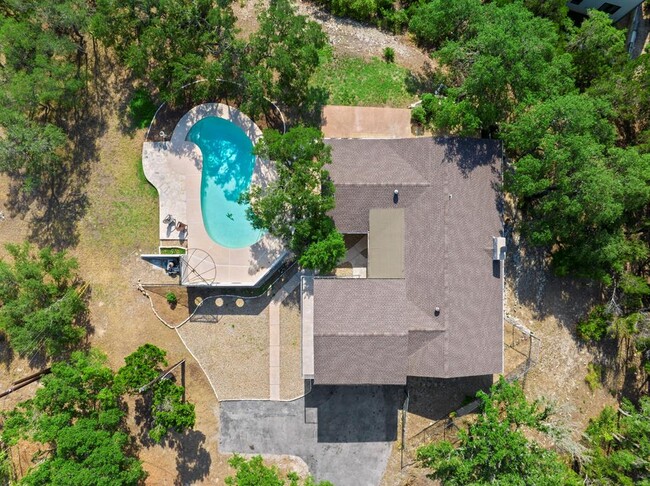 Building Photo - 3935 Lago Vista Dr