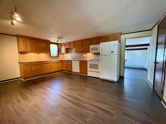 Building Photo - 3630 Colebrook Rd