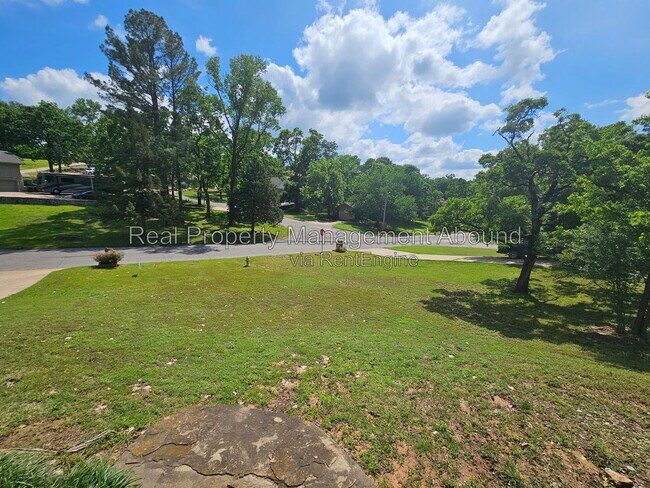 Building Photo - 18341 Woodcrest Ln