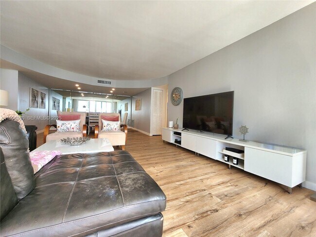 Building Photo - 2751 S Ocean Dr