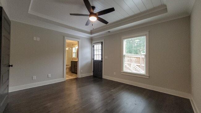 Building Photo - Single Bedroom Charmer