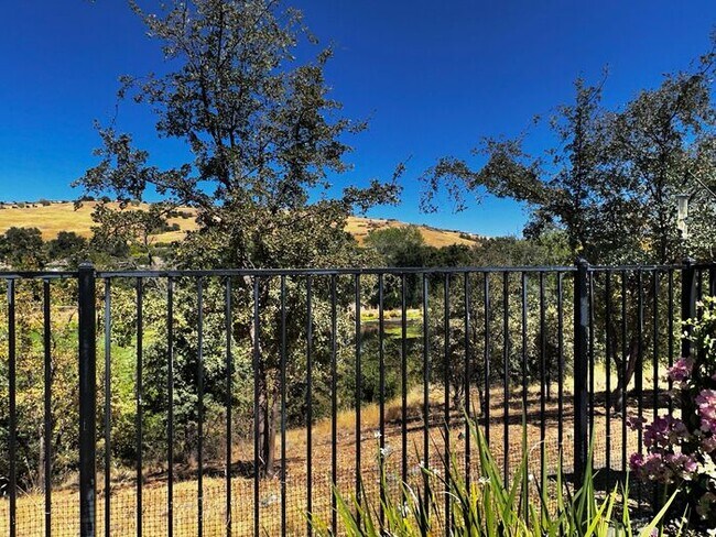 Building Photo - Spacious 3BR, 2BA with Solar and Modern Up...