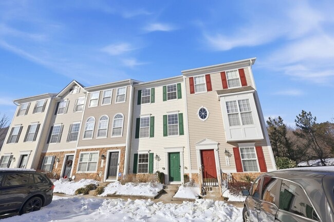 Building Photo - Unbeatable location near Lake Ridge Park and Marina, offering boating, fishing, wildlife and bird...