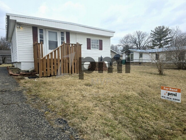Primary Photo - 2222 Maureen Blvd S