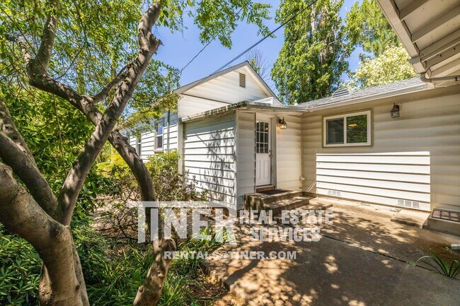 Building Photo - 603 Mormon St