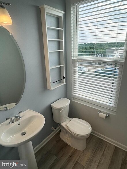 Building Photo - 147 Presidents Pointe Ave