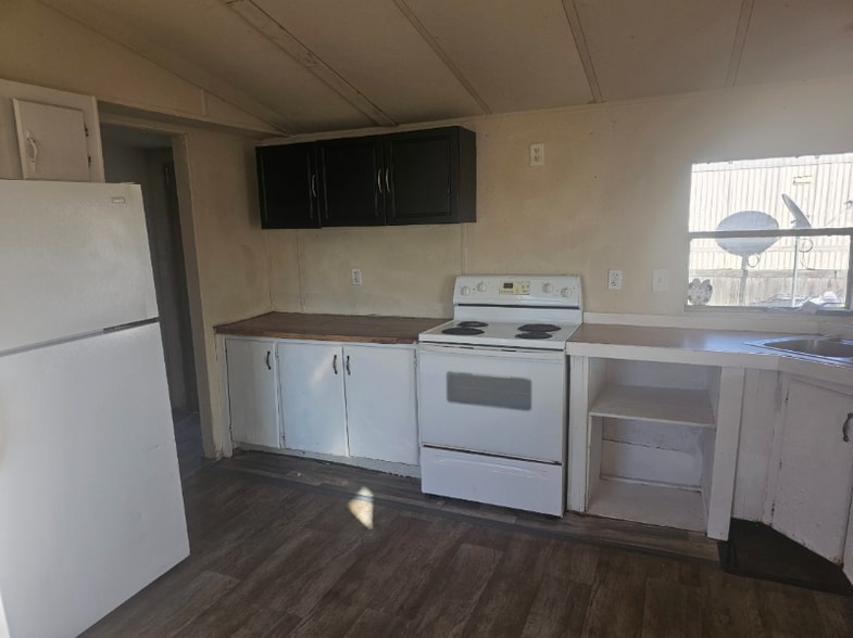 Building Photo - 1801 S Business 45