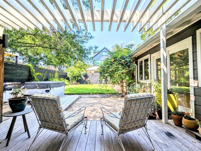 Building Photo - Remodeled Home Next To Zilker Park - 3 BR / 2 BA