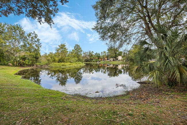 Building Photo - Spacious Water View 3/2.5/1 Winter Park To...