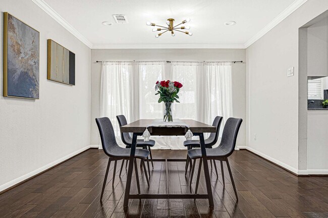 Building Photo - 5534 Loch Lomond Dr