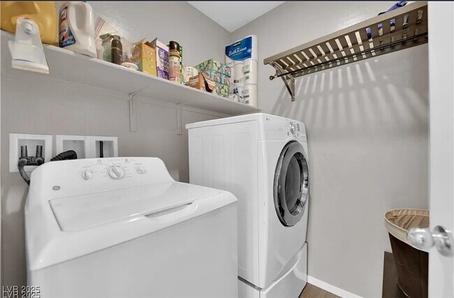 Building Photo - 2205 Ozzy Ave