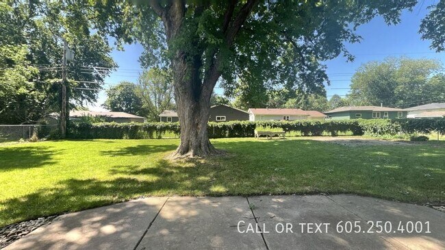 Building Photo - Spacious, Stylish, and Convenient Living