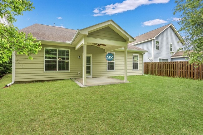 Building Photo - Beautiful Home In The Heart of Bluffton - ...