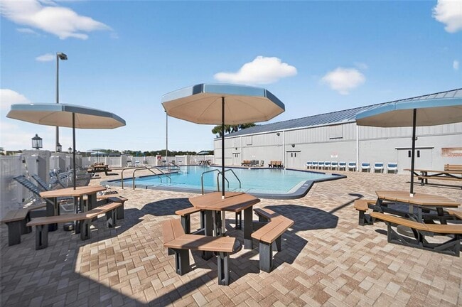 Building Photo - 11812 Lynmoor Dr