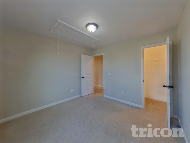 Building Photo - 715 Pollyanna Dr