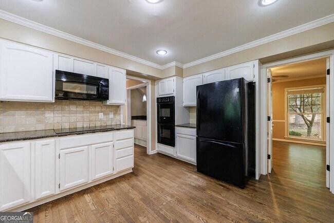 Building Photo - 10565 Shallowford Rd