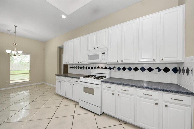 Building Photo - 10214 White Oak Trail Ln
