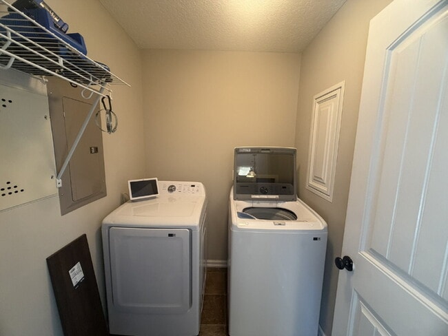 Building Photo - Home for Rent