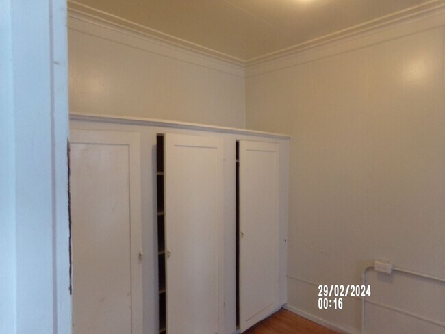 Building Photo - 4bd 1ba Home