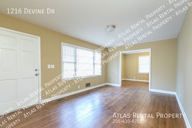 Building Photo - 1216 Devine Dr